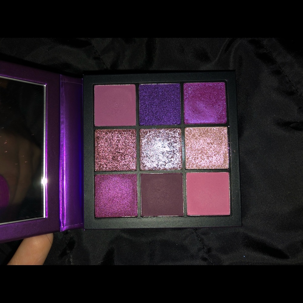 Huda beauty amethyst palette